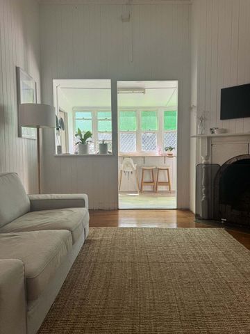 An Absolute Gem!! - Photo 2