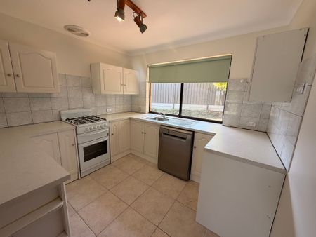 Freshly painted 3-bedroom home - Photo 2