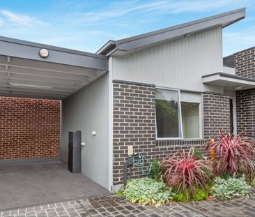 Modern 2-Bedroom Home with Low Maintenance Gardens - Photo 4