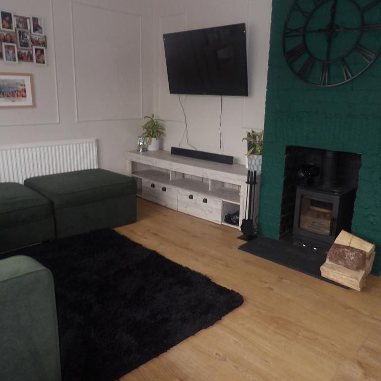 2 bedroom end of terrace house to rent - Photo 1