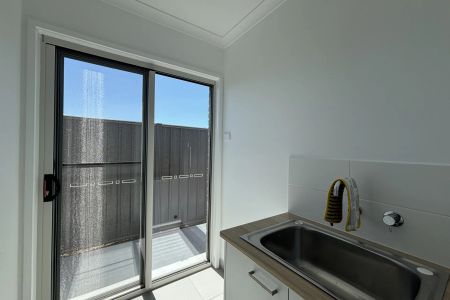 Stunning & Brand New - Photo 3