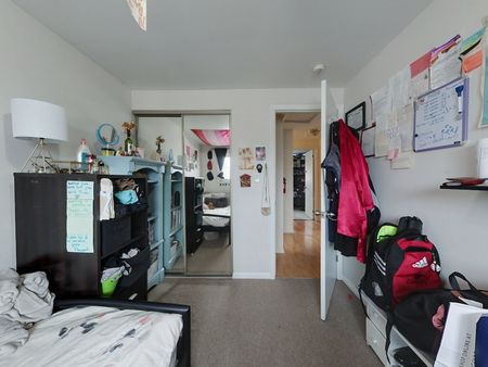 RM2-113 Calderwood Dr, Kingston, ON K7M 6L5 - Photo 4