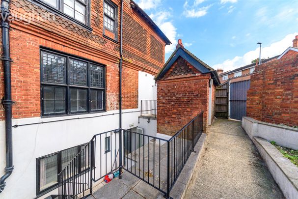 property to rent - Photo 1