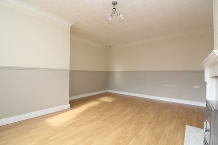 3 Bedroom Semi-Detached House - Photo 5