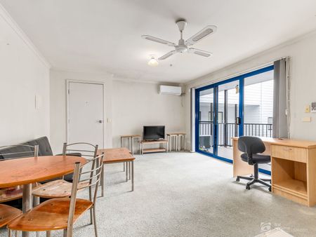 For Lease: Fully Furnished 2-Bedroom Apartment – Prime Location in Bundoora - Photo 2