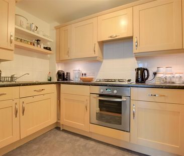 Edison Court, Franklyn Avenue, Watford - Photo 6