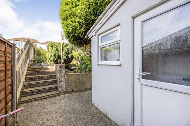 2 bedroom house to rent Ludlow Road, Guildford, GU2 - Photo 1