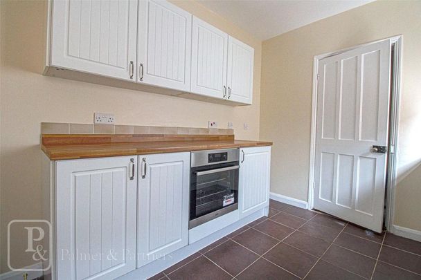 3 bedroom semi-detached house to rent - Photo 1