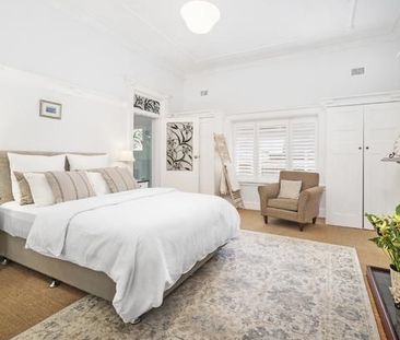 Spacious Federation Family Home with Pool & Manicured Gardens - Photo 1