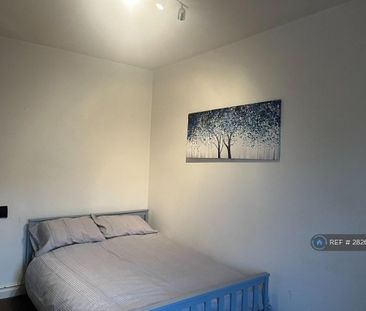 1 bedroom in a house share to rent - Photo 3