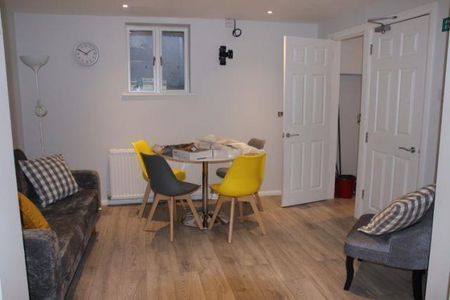 Vicarage Road - Photo 2