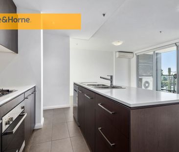 Perfect Location! - Photo 5