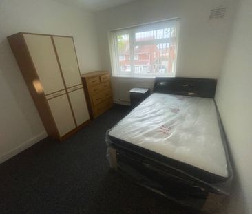 6 Bed End Terrace, Langdale Road, B43 - Photo 3
