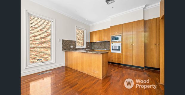 Contemporary Family Living in Hawthorn East - Photo 1
