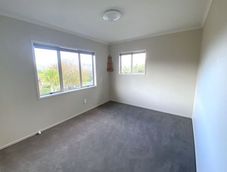 4 bedroom 2.5 bathroom family home in Totara Views - Photo 2