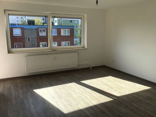 Gelegenheit: geräumige 2 2/2-Zimmer-Wohnung mit Balkon - Photo 1