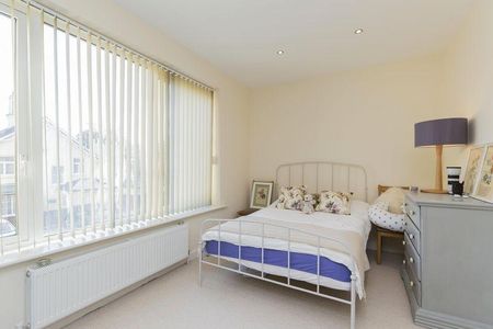 4 bedroom townhouse to rent - Photo 3
