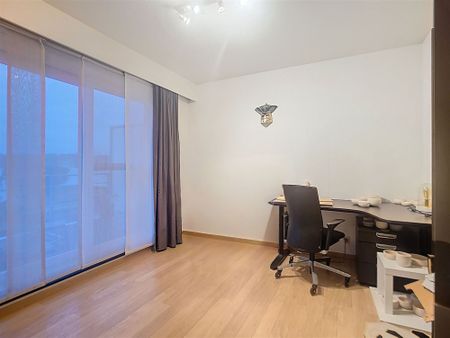 Ruim 2 slaapkamer appartement in het centrum - Photo 3