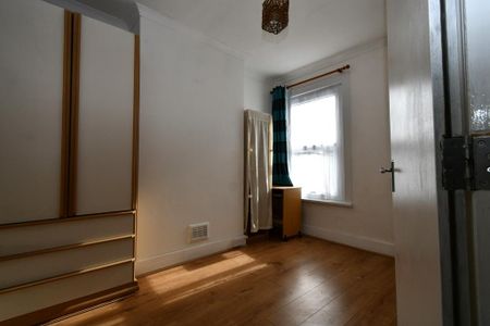 4 bedroom terraced house to rent - Photo 3