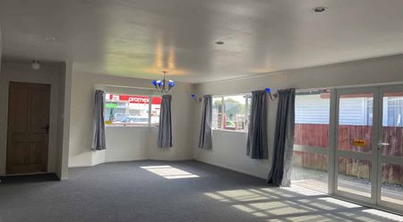 Three Bedroom Home In Mangapapa - Photo 2