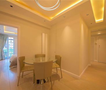 Three bedroom apartment set within the portered block of Dorset House, 0.3 miles from Regents Park - Photo 2