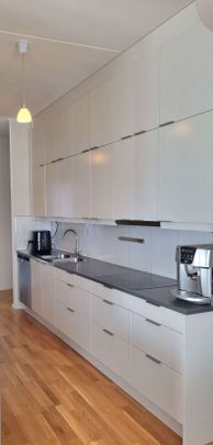 An apartment in frösunda on the 6th floor with high ceilings. - Foto 1