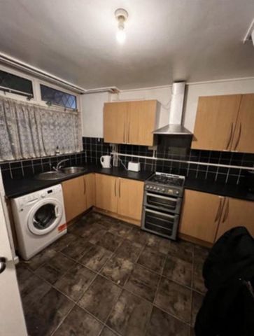 4 bedroom maisonette to rent - Photo 4