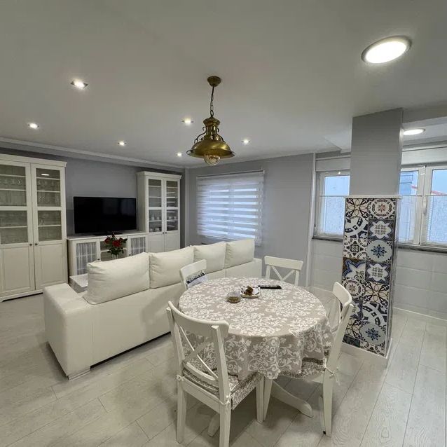 Alquiler de piso en CL Diecisiete De Agosto, 6 - Photo 1