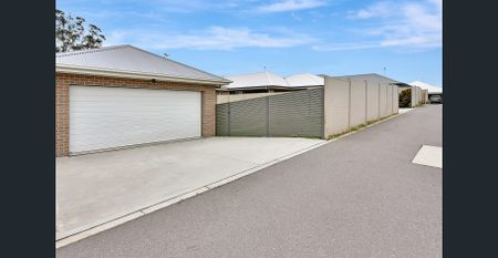 NEAR NEW LOW MAINTENANCE FAMILY HOME - Photo 3