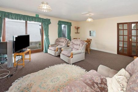 5 bedroom end of terrace house to rent - Photo 3