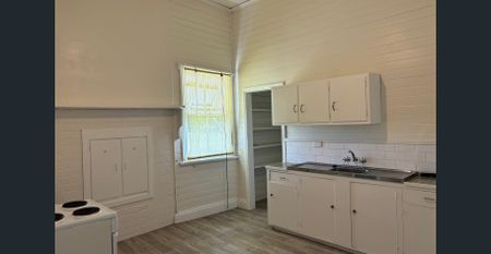 Classic Cottage Appeal - Photo 3