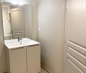 Location Appartement 3 pièces 78m² FONTENAY LE COMTE 85200 - Photo 2