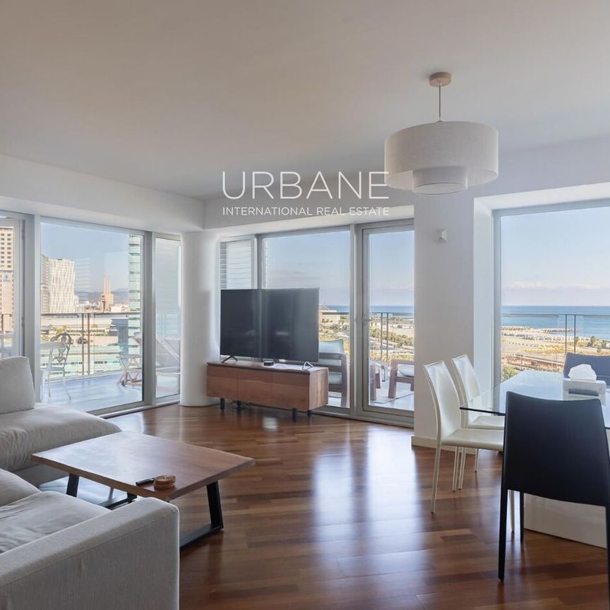 Elegante piso de 3 dormitorios con vistas al mar y gran terraza privada en Sant Martí - Photo 1