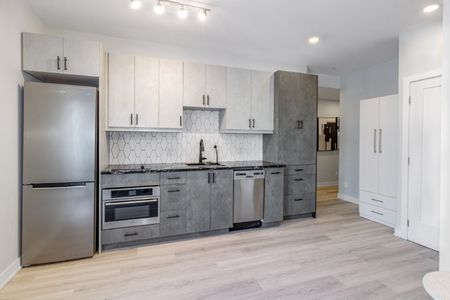 86 Hinton Avenue North - 403 - Photo 2