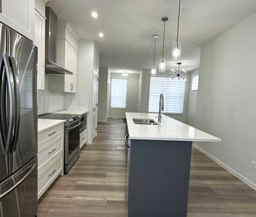 Modern 2 Bed / 2 Bath Main Floor In Seton - Photo 5