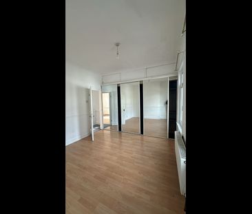 3 Bed Terraced House, Masterman Road, E6 - Photo 3