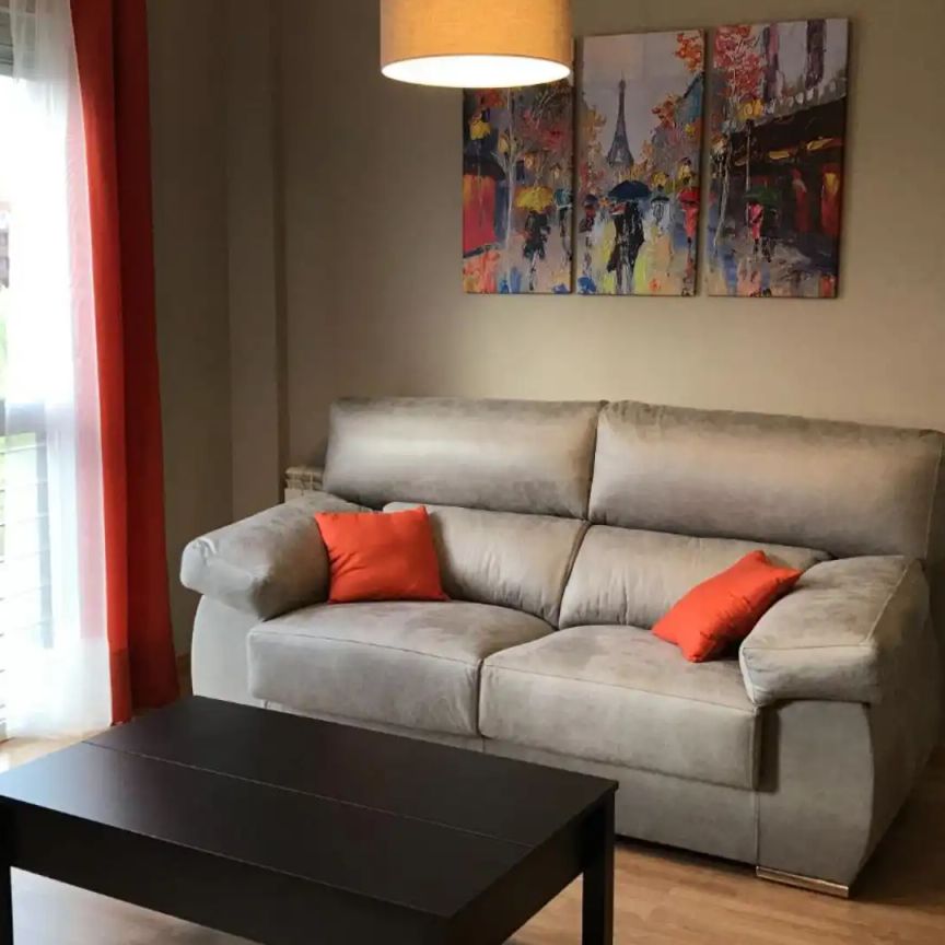 Piso de alquiler en Calle Dámaso Alonso, 2, Ensanche - Photo 1