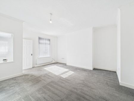 2 Bedroom End Terraced House - Photo 2