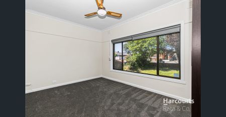 Charming 3-Bedroom Home with Natural Light and Open Fireplace in Thomastown - Photo 5