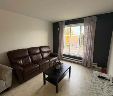 4 1/2, SorelTracy, 1050$ meublé, Dispo Octobre 2026, stationnement ... - Photo 2
