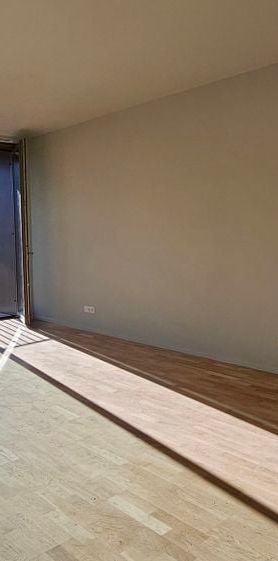 Appartement te huur in Anderlecht voor € 1.100 met 1 slaapkamer - Photo 1