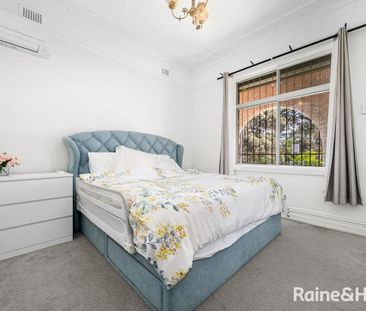 4 Bedroom Home - Recently Renovated - Photo 4