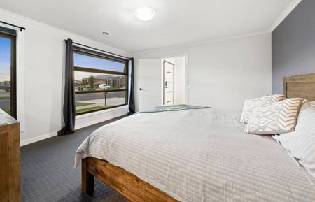 Beautifully Presented Family Home - Photo 2