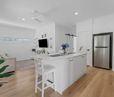 Private, Architecturally Designed Dual Living Residence with Panora... - Photo 5