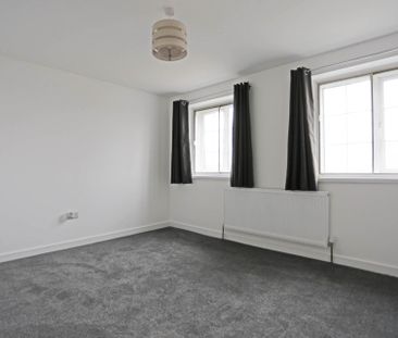 Price £2,500 pcm - Available Now - Part Furnished - Photo 5
