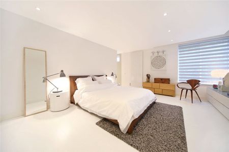 A spectacular recently refurbished 3 bedroom 2 bathroom apartment in a purpose built portered building. EPC rating C - Photo 4