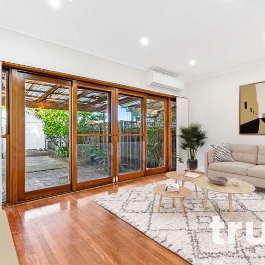 BEAUTIFULLY PRESENTED FAMILY HOME IN IDEAL LOCALE - Photo 1