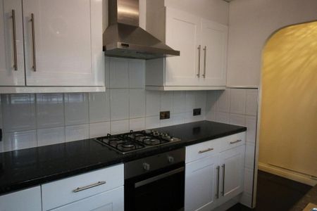 2 bedroom semi-detached house to rent - Photo 5