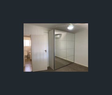 HOMETTE IN CONVENIENT LOCATION - Photo 2