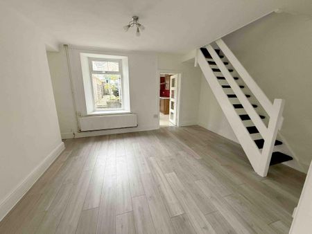 3 bedroom terraced house to rent - Photo 2